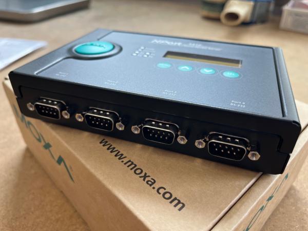 NPORT 5410, 4 Port Device Server, RS-232, DB9 male, 12-48 VDC, ohne Netzt. 1